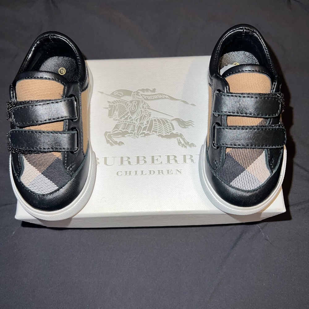 Boys size 19 burberry shoes